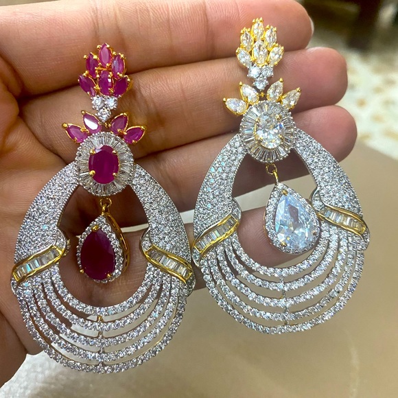 Stunning American Diamond Chandelier Earrings! BRAND NEW. NEVER USED. - Picture 2 of 5